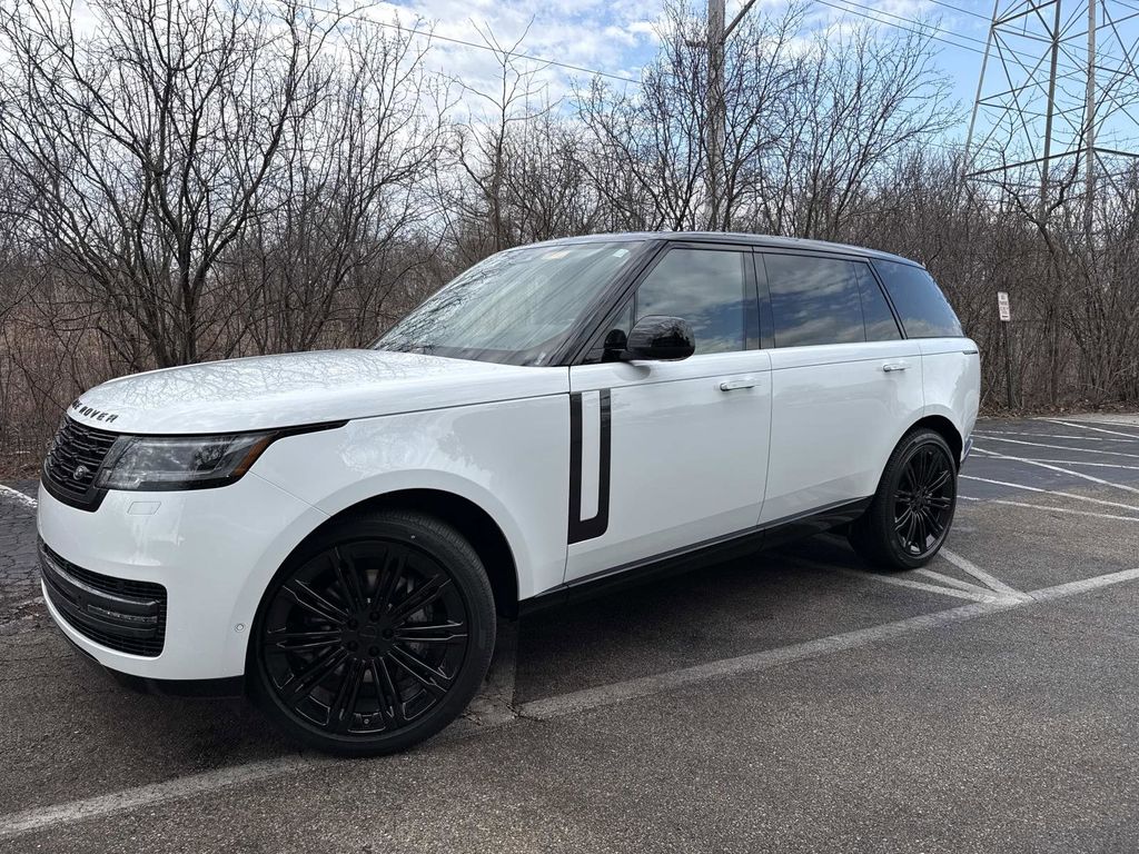 2026 Land Rover Range Rover 3.0 SE LWB 7's photo