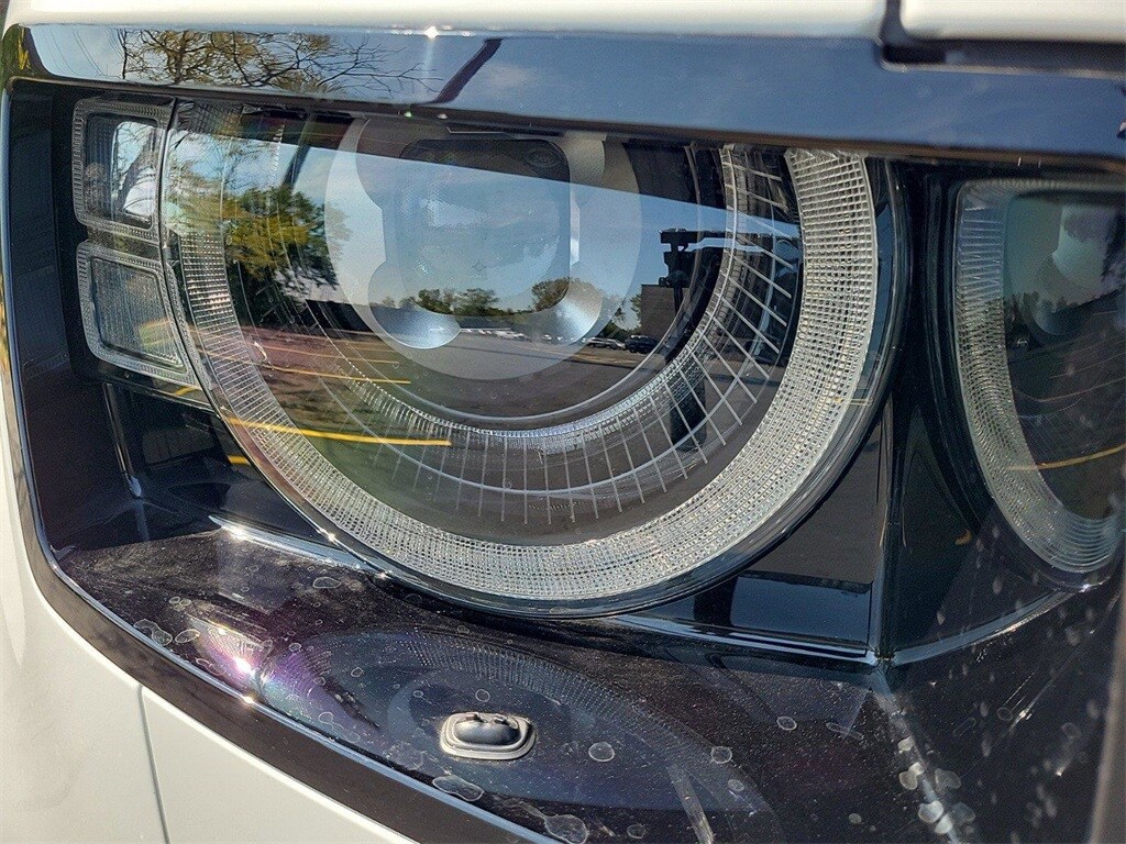 2025 Land Rover Defender 110 X-Dynamic SE photo 4