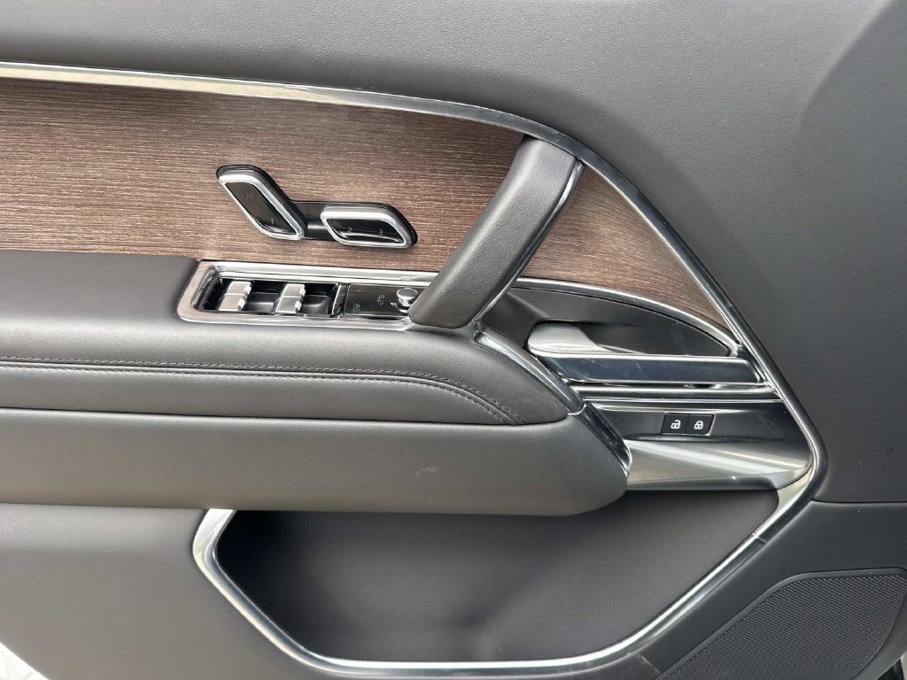 2025 Land Rover Range Rover SE - Photo 23
