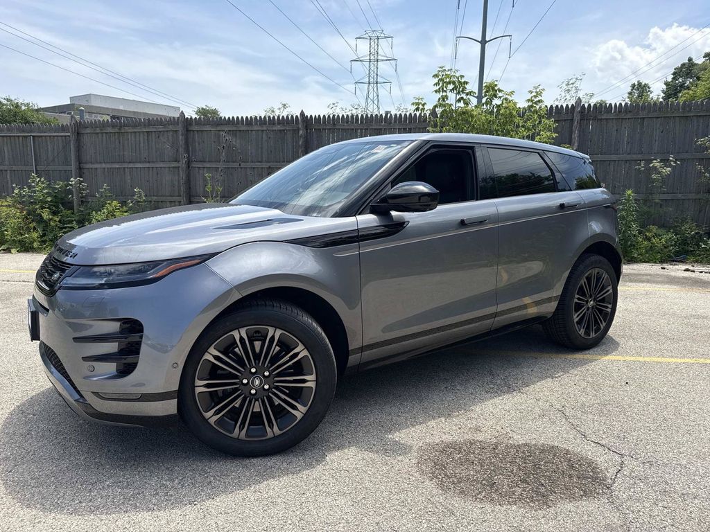 2026 Land Rover Range Rover Evoque Dynamic SE's photo