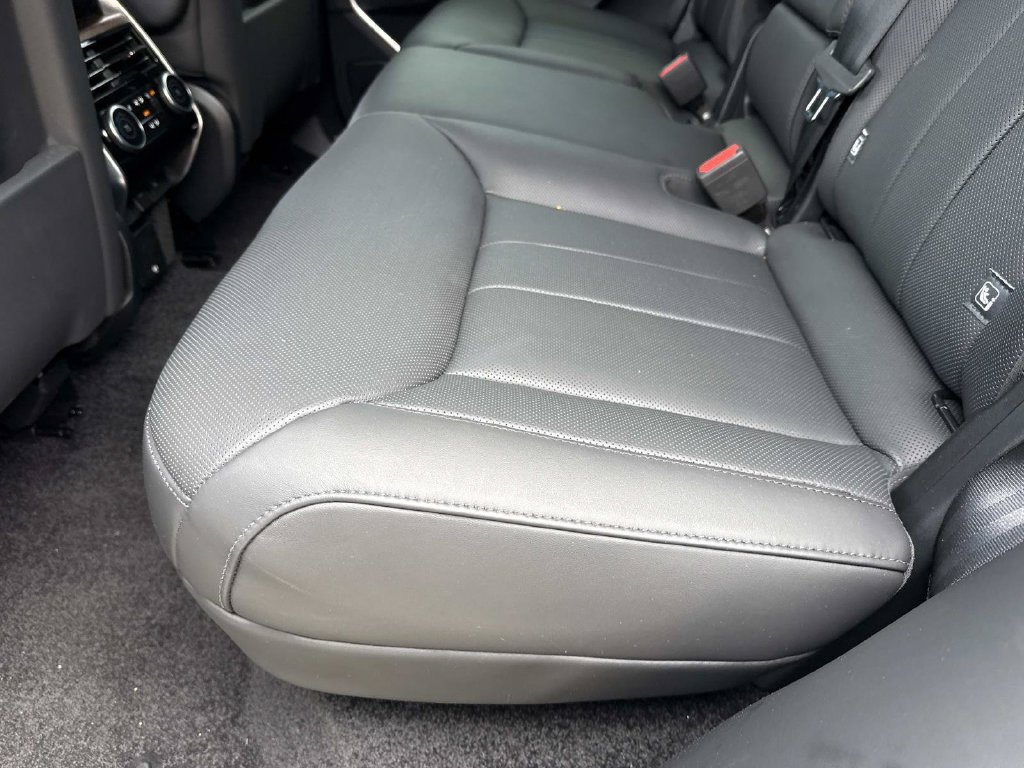 2025 Land Rover Range Rover SE - Photo 17