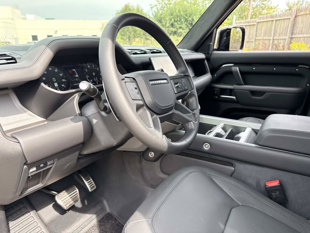 2026 Land Rover Defender V8 - Photo 26