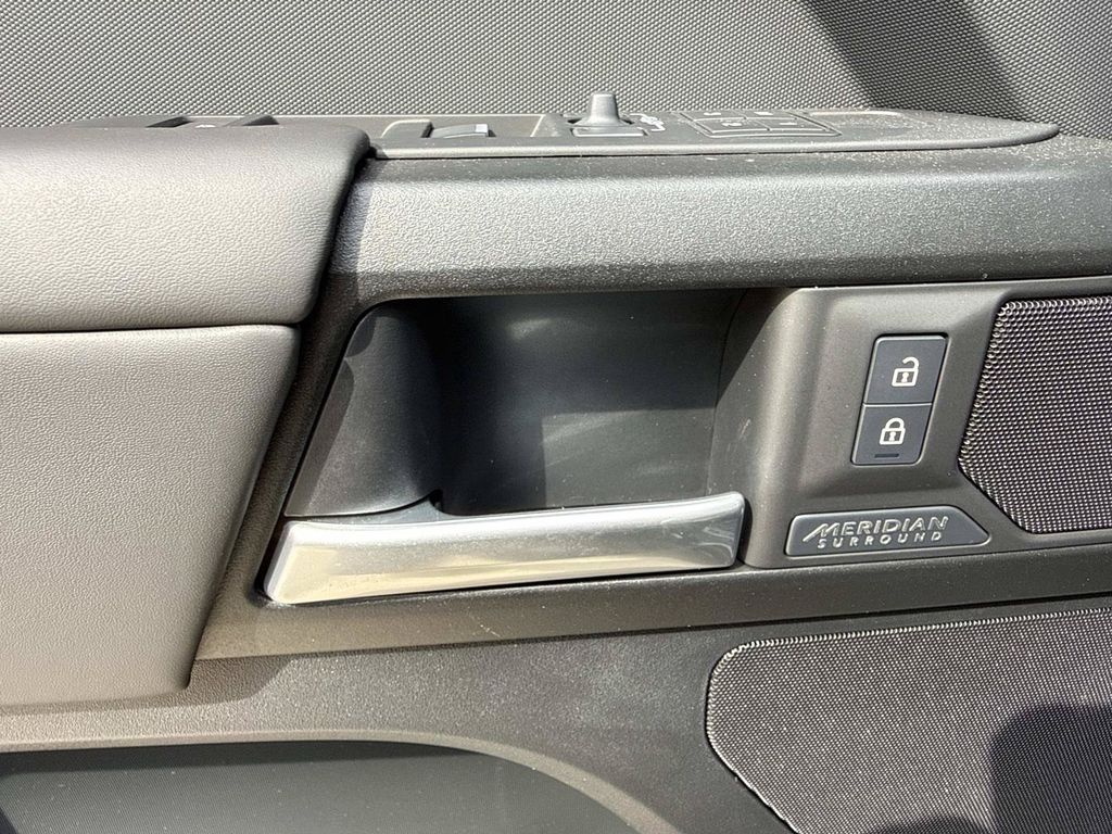 2026 Land Rover Defender V8 - Photo 22