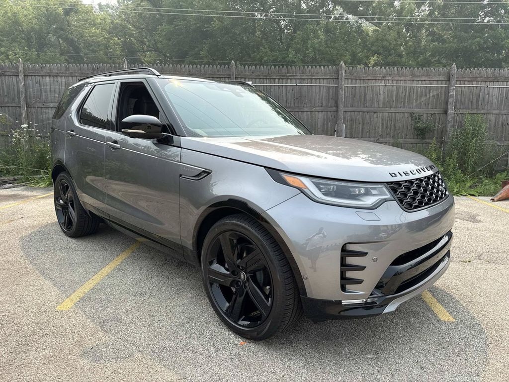 New 2026 Land Rover Discovery Dynamic SE SUV