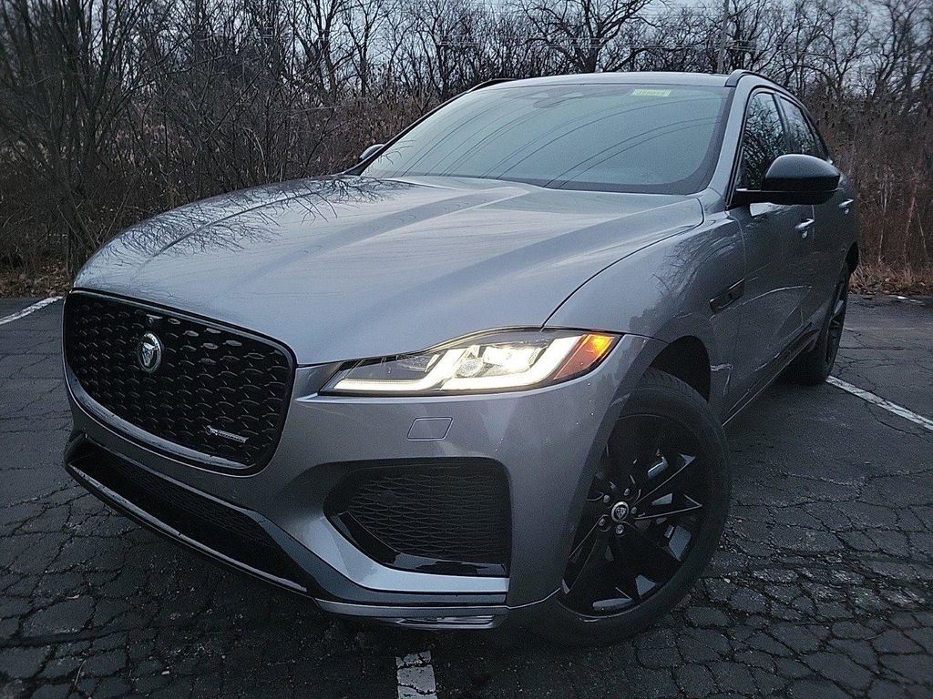 2025 Jaguar F-PACE P400 R-Dynamic S's photo