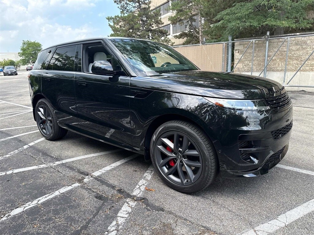 2025 Land Rover Range Rover Sport SE photo 3