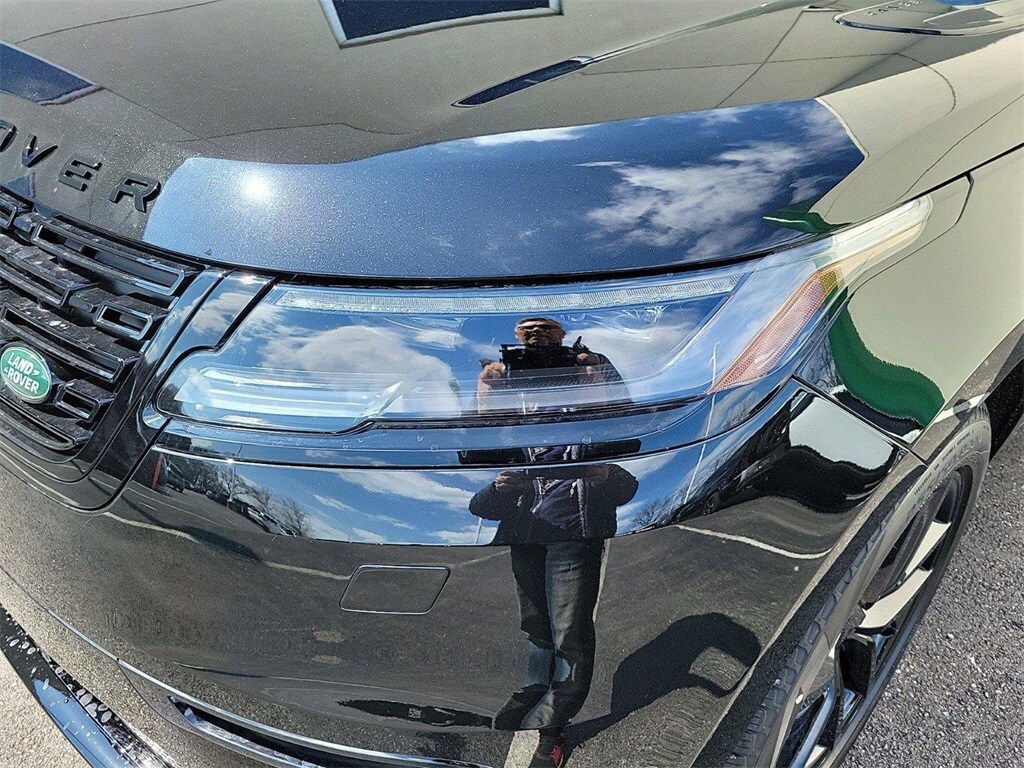 2025 Land Rover Range Rover Velar SE photo 4
