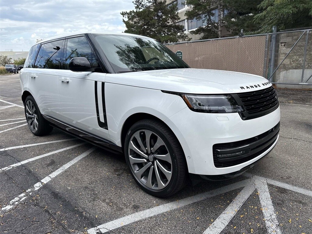 2025 Land Rover Range Rover SE photo 2