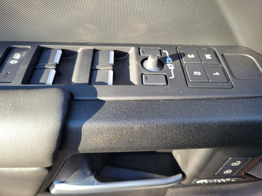2025 Land Rover Defender Sedona Red - Photo 16