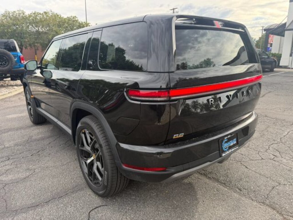 Used 2027 Rivian R2 Performance w/Launch Package SUV