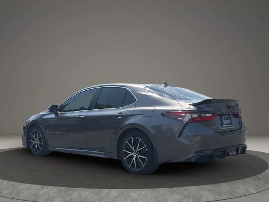Used 2022 Toyota Camry SE Sedan