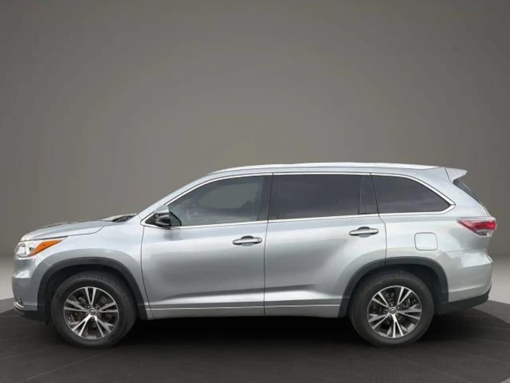 Used 2016 Toyota Highlander XLE V6 SUV
