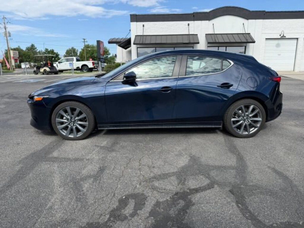 Used 2022 Mazda Mazda3 Preferred Package Hatchback