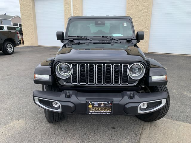 2025 Jeep Wrangler Sahara photo 3
