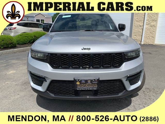 2025 Jeep Grand Cherokee Limited photo 3