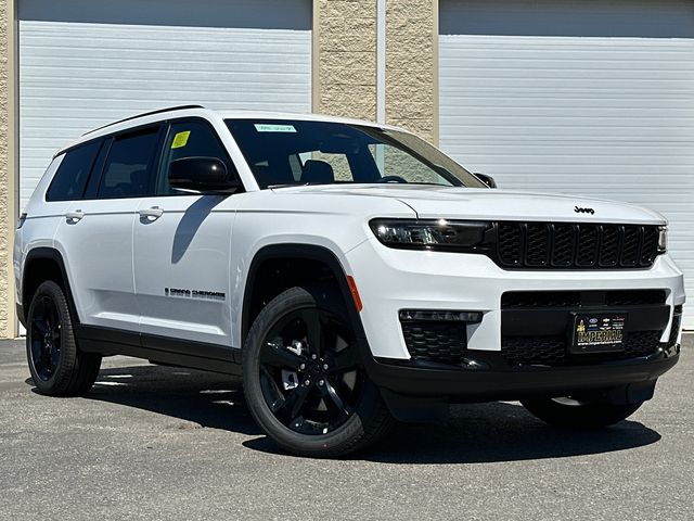 2025 Jeep Grand Cherokee Limited photo 2