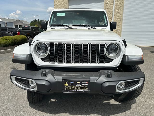 2025 Jeep Wrangler Sahara photo 3