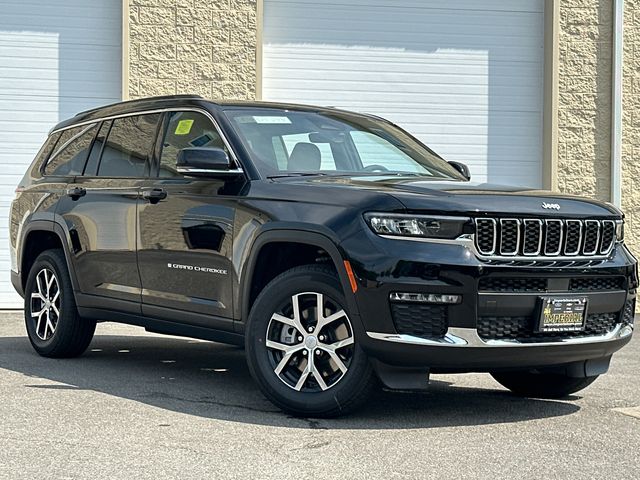 2025 Jeep Grand Cherokee Limited photo 2