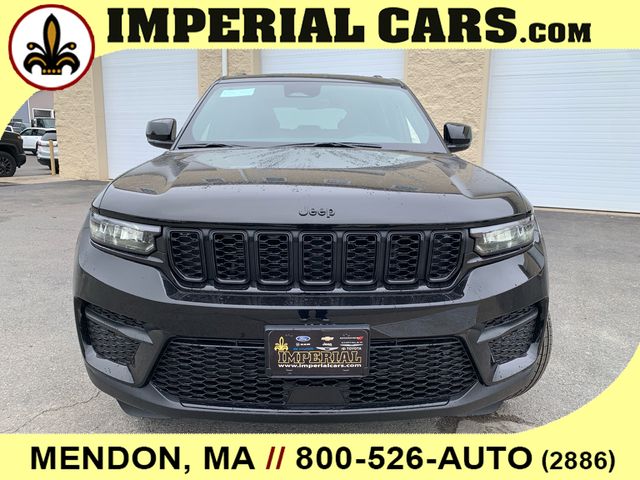 2025 Jeep Grand Cherokee Laredo Altitude photo 2