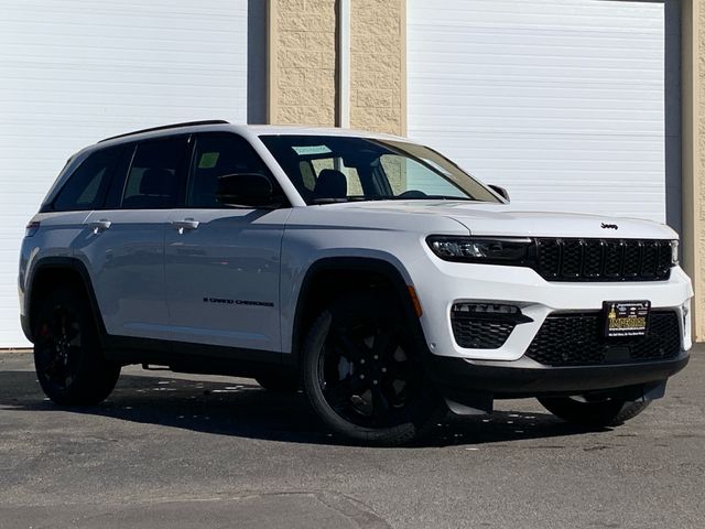 2025 Jeep Grand Cherokee Limited photo 2