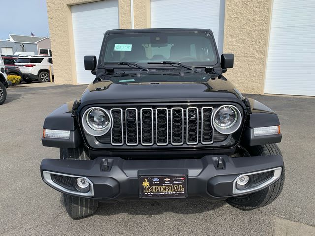 2025 Jeep Wrangler Sahara photo 3