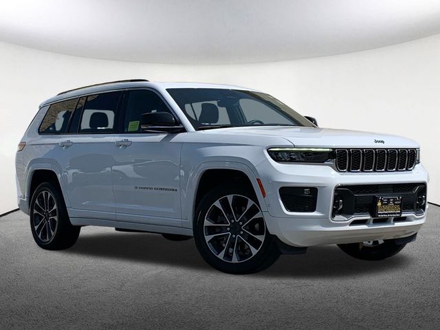 2022 Jeep Grand Cherokee Overland photo 2