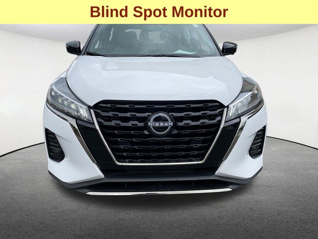 2024 Nissan Kicks SR photo 3