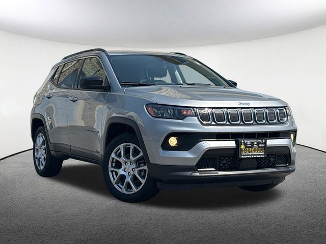 Used 2022 Jeep Compass Latitude Lux with VIN 3C4NJDFB5NT170089 for sale in Mendon, MA