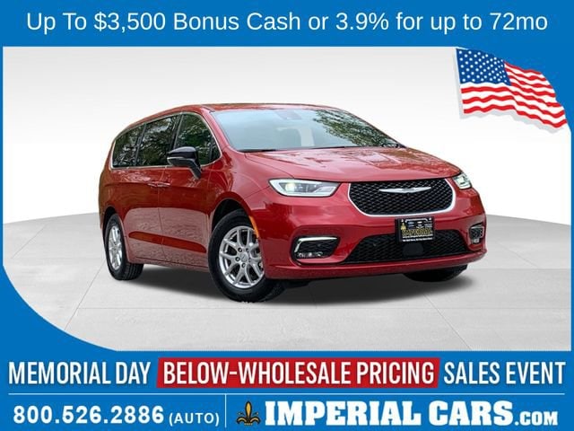 2026 Chrysler Pacifica Select's photo