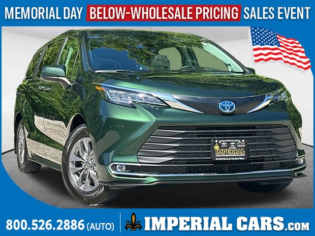 2023 Toyota Sienna XLE 7-Passenger Hybrid AWD's photo