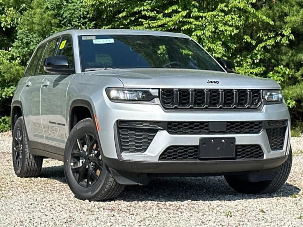 New 2026 Jeep Grand Cherokee LAREDO ALTITUDE 4X4 Sport Utility
