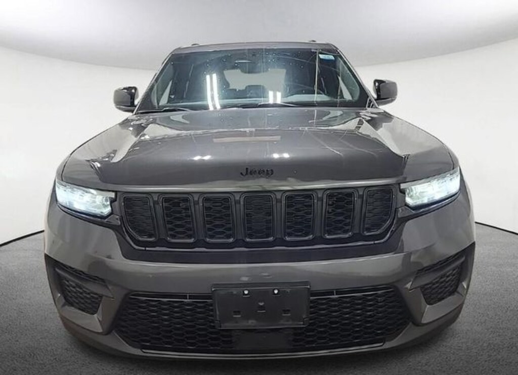 Used 2023 Jeep Grand Cherokee Laredo SUV