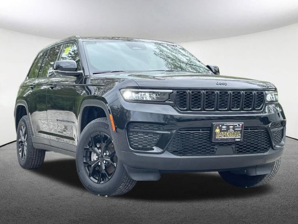 Used 2025 Jeep Grand Cherokee Laredo SUV