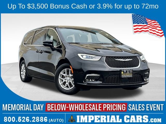 2026 Chrysler Pacifica Select's photo
