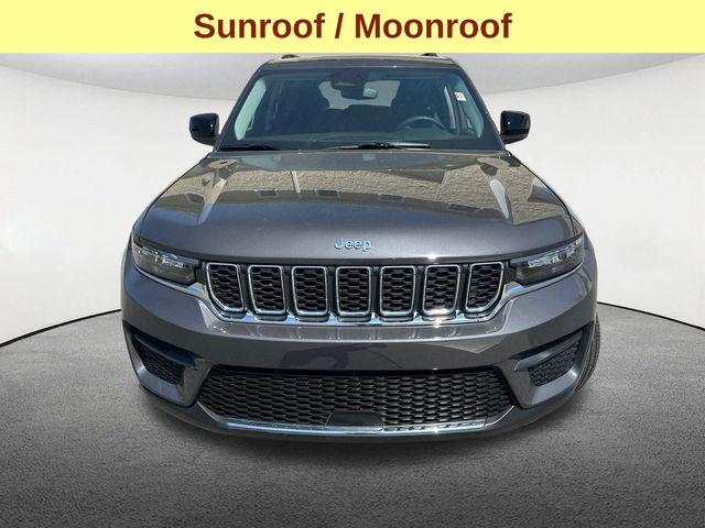 2023 Jeep Grand Cherokee Laredo photo 3