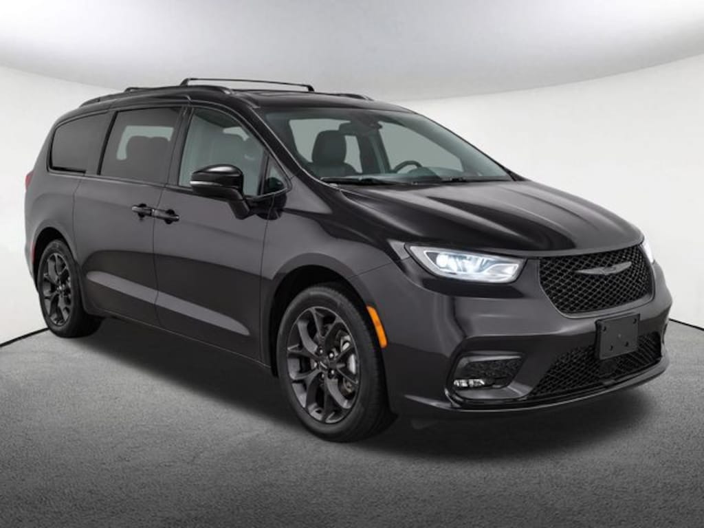 Used 2023 Chrysler Pacifica Touring L Van Passenger Van