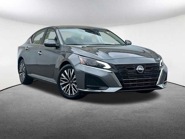 Used 2023 Nissan Altima SV with VIN 1N4BL4DV0PN326042 for sale in Mendon, MA