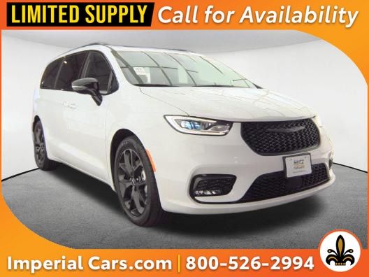 2025 Chrysler Pacifica Limited's photo
