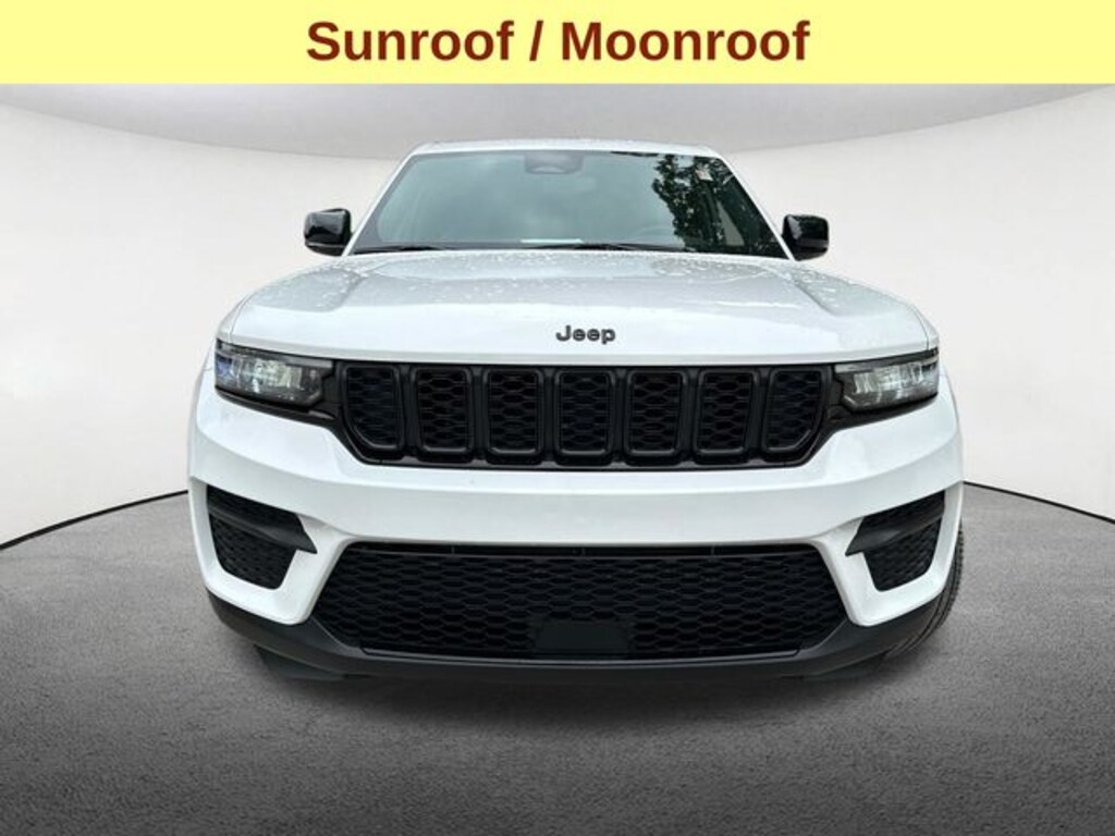 Used 2024 Jeep Grand Cherokee Laredo SUV