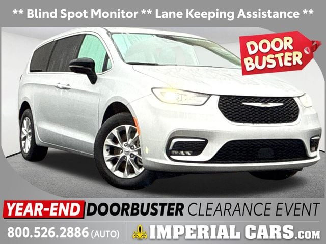 2024 Chrysler Pacifica Touring L's photo