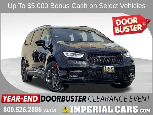 2026 Chrysler Pacifica Select's photo