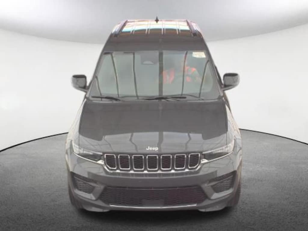Used 2025 Jeep Grand Cherokee Laredo SUV