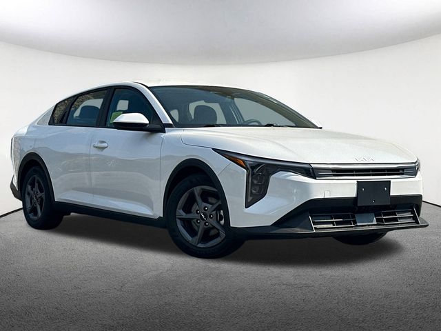 2025 Kia K4 LXS photo 2