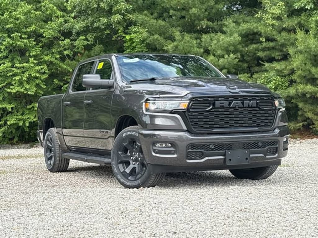 New 2026 Ram 1500 EXPRESS CREW CAB 4X4 5'7 BOX Pickup