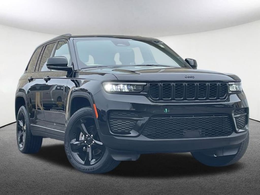 Used 2025 Jeep Grand Cherokee Laredo SUV