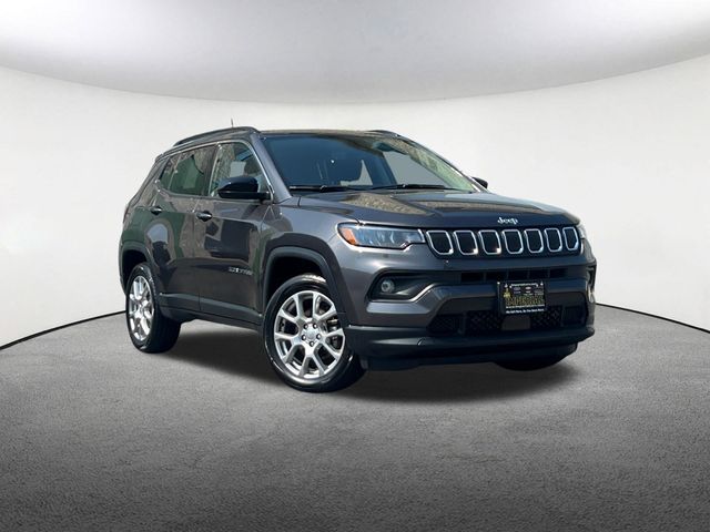 Used 2022 Jeep Compass Latitude Lux with VIN 3C4NJDFB6NT181926 for sale in Mendon, MA