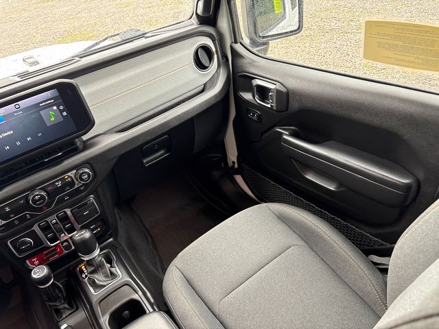 2025 Jeep Wrangler 4-Door Willys - Photo 24