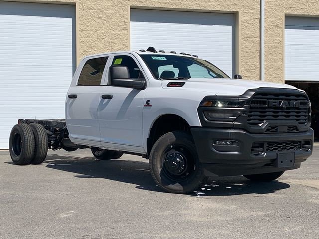 2025 Ram 3500 Tradesman photo 2