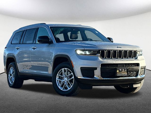 2022 Jeep Grand Cherokee Laredo photo 2