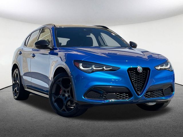 2024 Alfa Romeo Stelvio Ti photo 2